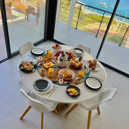 Le Cap Marlou Vue D'en Bas *