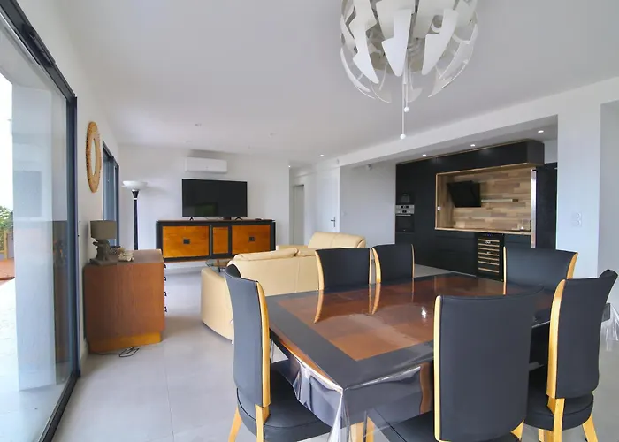 Le Cap Marlou Vue D'en Bas * Saint-Mandrier-sur-Mer